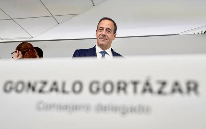 CaixaBank Reports Net Income of 3,203 million euros in the First Half of 2026 CaixaBank CEO Gonzalo Gortázar during a press conference at CaixaBank headquarters on July 29, 2026, in Valencia, Valencian Community, Spain. The CaixaBank Group reported a net profit of 3,203 million euros in the first half of 2026, representing an 8.5% increase compared to the 2,951 million euros recorded in the same period of the previous year. July 29, 2026, Valencia, Valencian Community, Spain  Copyright: xEduardoxManzanax 7693539