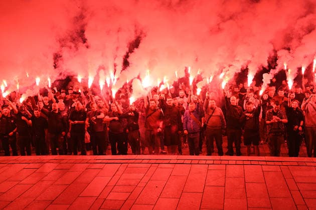 People hold burning flares in Maidan Nezalezhnosti Square during a commemorative ceremony marking the fourth anniversary of the Olenivka prison massacre, Kyiv, Ukraine, July 28, 2026. On the night of 28–29 July 2022, at least 53 Ukrainian prisoners of war were killed and more than 130 wounded in a Russian terrorist attack on the former Volnovakha Penal Colony No. 120 near the occupied settlement of Olenivka, Donetsk region, where defenders of Azovstal in Mariupol were being held. (Photo by Yevhen Kotenko Ukrinform) Kyiv remembers Olenivka prison massacre victims  Copyright: xYevhenxKotenkox