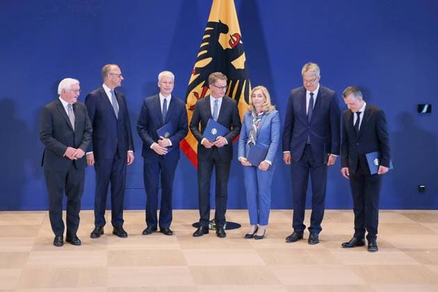 Berlin, Deutschland, 29.07.2026: Amtssitz am Spreebogen: Entlassung und Ernennung von Ministern durch den Bundespräsidenten: L-R: Frank-Walter Steinmeier, Friedrich Merz, Steffen Bilger, Carsten Linnemann, Nina Warken, Patrick Schnieder, Thorsten Frei *** Berlin, Germany, July 29, 2026 Official Residence at Spreebogen Dismissal and Appointment of Ministers by the Federal President L R Frank Walter Steinmeier, Friedrich Merz, Steffen Bilger, Carsten Linnemann, Nina Warken, Patrick Schnieder, Thorsten Frei Copyright: xdtsxNachrichtenagenturx dts_128839