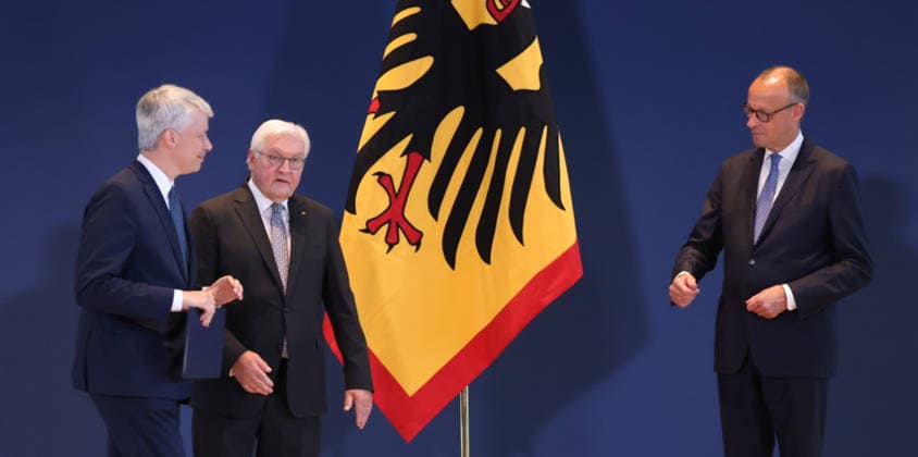 Bundespraesident Urkunden 29.07.2026, Germany, Berlin, Bundespraesidialamt, Bundespräsident Frank-Walter Steinmeier händigt gemäß Artikel 64 Abs. 1 des Grundgesetzes auf Vorschlag des Bundeskanzlers folgende Entlassungs- und Ernennungsurkunden aus: Thorsten Frei, Entlassung als Bundesminister für besondere Aufgaben Patrick Schnieder, Entlassung als Bundesminister für Verkehr Nina Warken, Entlassung als Bundesministerin für Gesundheit Nina Warken, Ernennung zur Bundesministerin für besondere Aufgaben Carsten Linnemann, Ernennung zum Bundesminister für Gesundheit Steffen Bilger, Ernennung zum Bundesminister für Verkehr, hier Billger Berlin Berlin Germany *** Federal President s Certificates, July 29, 2026, Germany, Berlin, Office of the Fe