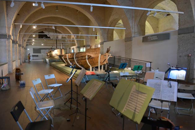 IPA87086994 - Pisa, July 29, 2026 The music and dance series continues at the National Museums of Pisa. At the National Museum of Ancient Ships, Homage to Mozart by the Orchestra da Camera Fiorentina, featuring soloists Barsali and Del Vecchio. In the photo: Interior of the National Museum of Ancient Ships with sheet music on display.  Copyright: xRobertoCappellox xRobertoxCappellox 87086994