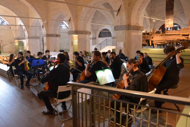 IPA87087006 - Pisa, July 29, 2026 The music and dance series continues at the National Museums of Pisa. At the National Museum of Ancient Ships, Tribute to Mozart by the Orchestra da Camera Fiorentina, featuring soloists Barsali and Del Vecchio. In the photo: The orchestra waiting.  Copyright: xRobertoCappellox xRobertoxCappellox 87087006