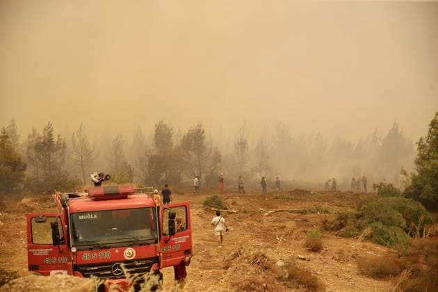 Firefighters battle wildfire in Mugla from air and ground MUGLA, TURKIYE - JULY 29 : Fire extinguishing efforts continue both from the air and land to contain a wildfire in the Seydikemer district of Mugla, Turkiye on July 29, 2026. Ali Riza Akkir Anadolu Mugla Turkey. Editorial use only. Please get in touch for any other usage.  Copyright: x2026xAnadoluxAlixRizaxAkkirx