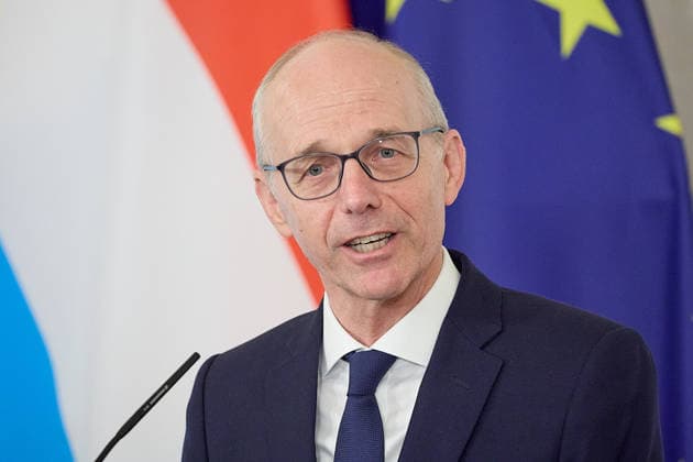 - Wien 29.07.2026 - Stocker - Frieden - Heute traf der österreichische Bundeskanzler im Bundeskanzleramt mit dem Premierminister von Luxemburg Luc Frieden zu einem Arbeitsgespräch zusammen. Anschliessend gab es eine Pressekonferenz. PHOTO: der luxemburgische Premier Luc Frieden während der Pressekonferenz im Bundeskanzleramt. Vienna (AUSTRIA) - Today, the Austrian Federal Chancellor, met with the Prime Minister of Luxembourg, Luc Frieden, at the Federal Chancellery for a working meeting. OVP, Oevp, government, PK, talks, EU, UE, Europe, Europa, Luxembourg, Treffen Bundeskanzler - Premierminister Frieden Luxemburg *** Vienna, July 29, 2026 Stocker Frieden Today, the Austrian Federal Chancellor met with Luxembourg’s Prime Minister L 