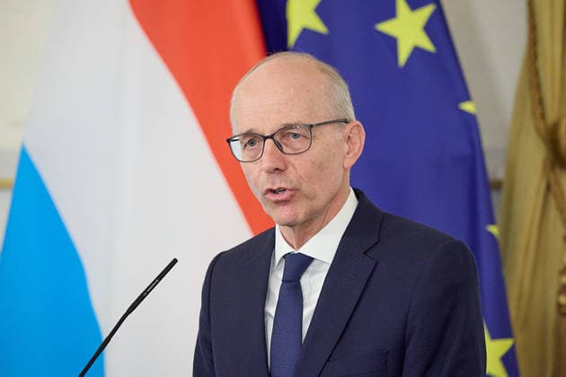 - Wien 29.07.2026 - Stocker - Frieden - Heute traf der österreichische Bundeskanzler im Bundeskanzleramt mit dem Premierminister von Luxemburg Luc Frieden zu einem Arbeitsgespräch zusammen. Anschliessend gab es eine Pressekonferenz. PHOTO: der luxemburgische Premier Luc Frieden während der Pressekonferenz im Bundeskanzleramt. Vienna (AUSTRIA) - Today, the Austrian Federal Chancellor, met with the Prime Minister of Luxembourg, Luc Frieden, at the Federal Chancellery for a working meeting. OVP, Oevp, government, PK, talks, EU, UE, Europe, Europa, Luxembourg, Treffen Bundeskanzler - Premierminister Frieden Luxemburg *** Vienna, July 29, 2026 Stocker Frieden Today, the Austrian Federal Chancellor met with Luxembourg’s Prime Minister L 