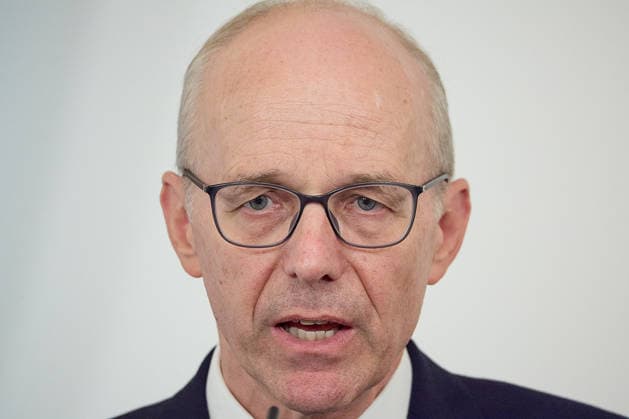 - Wien 29.07.2026 - Stocker - Frieden - Heute traf der österreichische Bundeskanzler im Bundeskanzleramt mit dem Premierminister von Luxemburg Luc Frieden zu einem Arbeitsgespräch zusammen. Anschliessend gab es eine Pressekonferenz. PHOTO: der luxemburgische Premier Luc Frieden während der Pressekonferenz im Bundeskanzleramt. Vienna (AUSTRIA) - Today, the Austrian Federal Chancellor, met with the Prime Minister of Luxembourg, Luc Frieden, at the Federal Chancellery for a working meeting. OVP, Oevp, government, PK, talks, EU, UE, Europe, Europa, Luxembourg, Treffen Bundeskanzler - Premierminister Frieden Luxemburg *** Vienna, July 29, 2026 Stocker Frieden Today, the Austrian Federal Chancellor met with Luxembourg’s Prime Minister L 