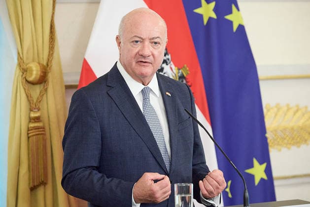 - Wien 29.07.2026 - Stocker - Frieden - Heute traf der österreichische Bundeskanzler Christian Stocker (ÖVP) im Bundeskanzleramt mit dem Premierminister von Luxemburg Luc Frieden zu einem Arbeitsgespräch zusammen. Anschliessend gab es eine Pressekonferenz. PHOTO: Bundeskanzler Christian Stocker (ÖVP) und der luxemburgische Premier während der Pressekonferenz im Bundeskanzleramt. Vienna (AUSTRIA) - Today, the Austrian Federal Chancellor, Christian Stocker (ÖVP), met with the Prime Minister of Luxembourg, at the Federal Chancellery for a working meeting. OVP, Oevp, government, PK, talks, EU, UE, Europe, Europa, Luxembourg, Treffen Bundeskanzler Stocker - Premierminister Luxemburg *** Vienna, July 29, 2026—Stocker and Frieden: Today, 