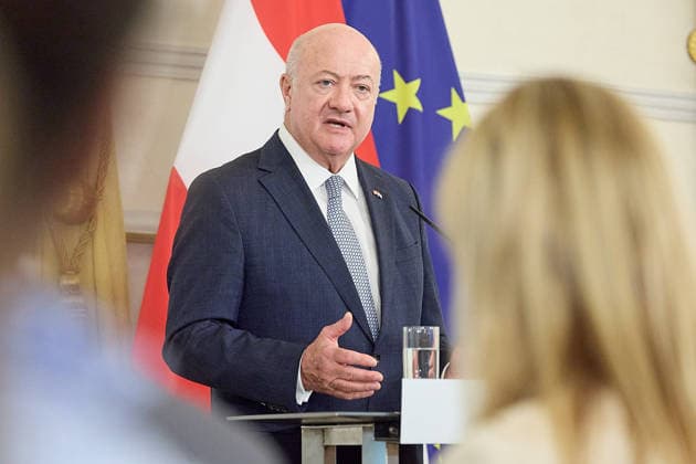 - Wien 29.07.2026 - Stocker - Frieden - Heute traf der österreichische Bundeskanzler Christian Stocker (ÖVP) im Bundeskanzleramt mit dem Premierminister von Luxemburg Luc Frieden zu einem Arbeitsgespräch zusammen. Anschliessend gab es eine Pressekonferenz. PHOTO: Bundeskanzler Christian Stocker (ÖVP) und der luxemburgische Premier während der Pressekonferenz im Bundeskanzleramt. Vienna (AUSTRIA) - Today, the Austrian Federal Chancellor, Christian Stocker (ÖVP), met with the Prime Minister of Luxembourg, at the Federal Chancellery for a working meeting. OVP, Oevp, government, PK, talks, EU, UE, Europe, Europa, Luxembourg, Treffen Bundeskanzler Stocker - Premierminister Luxemburg *** Vienna, July 29, 2026—Stocker and Frieden: Today, 