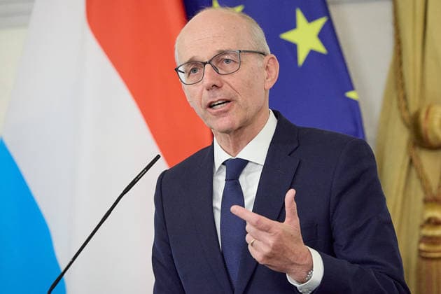 - Wien 29.07.2026 - Stocker - Frieden - Heute traf der österreichische Bundeskanzler im Bundeskanzleramt mit dem Premierminister von Luxemburg Luc Frieden zu einem Arbeitsgespräch zusammen. Anschliessend gab es eine Pressekonferenz. PHOTO: der luxemburgische Premier Luc Frieden während der Pressekonferenz im Bundeskanzleramt. Vienna (AUSTRIA) - Today, the Austrian Federal Chancellor, met with the Prime Minister of Luxembourg, Luc Frieden, at the Federal Chancellery for a working meeting. OVP, Oevp, government, PK, talks, EU, UE, Europe, Europa, Luxembourg, Treffen Bundeskanzler - Premierminister Frieden Luxemburg *** Vienna, July 29, 2026 Stocker Frieden Today, the Austrian Federal Chancellor met with Luxembourg’s Prime Minister L 