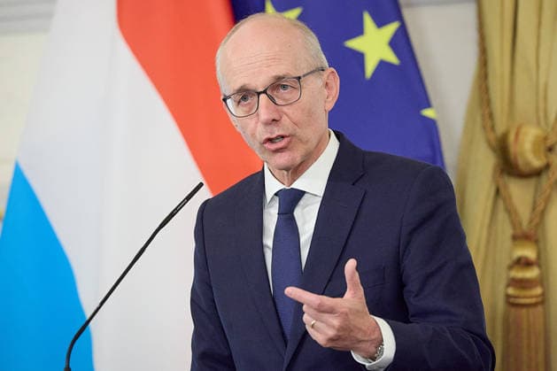 - Wien 29.07.2026 - Stocker - Frieden - Heute traf der österreichische Bundeskanzler im Bundeskanzleramt mit dem Premierminister von Luxemburg Luc Frieden zu einem Arbeitsgespräch zusammen. Anschliessend gab es eine Pressekonferenz. PHOTO: der luxemburgische Premier Luc Frieden während der Pressekonferenz im Bundeskanzleramt. Vienna (AUSTRIA) - Today, the Austrian Federal Chancellor, met with the Prime Minister of Luxembourg, Luc Frieden, at the Federal Chancellery for a working meeting. OVP, Oevp, government, PK, talks, EU, UE, Europe, Europa, Luxembourg, Treffen Bundeskanzler - Premierminister Frieden Luxemburg *** Vienna, July 29, 2026 Stocker Frieden Today, the Austrian Federal Chancellor met with Luxembourg’s Prime Minister L 