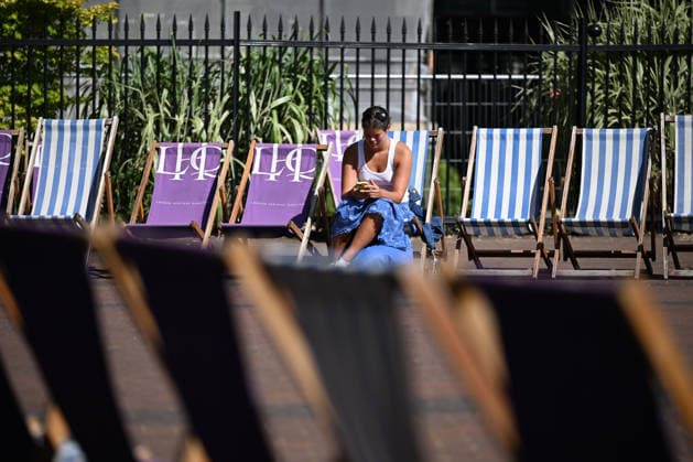 Temperatures expected to reach 35C in UK amid severe summer heatwave LONDON, UK - JULY 29: Daily life continues as London experiences warm weather during a heatwave in London, United Kingdom, on July 29, 2026. The UK Health Security Agency (UKHSA) issued an amber heat-health alert for London, with temperatures expected to reach up to 35 degrees Celsius (95 Fahrenheit) in the southeastern and eastern regions of the country. Rasid Necati Aslim Anadolu London United Kingdom. Editorial use only. Please get in touch for any other usage.  Copyright: x2026xAnadoluxRasidxNecatixAslimx