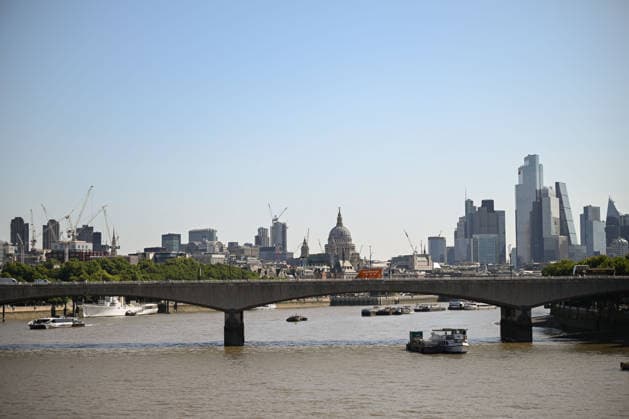 Temperatures expected to reach 35C in UK amid severe summer heatwave LONDON, UK - JULY 29: Daily life continues as London experiences warm weather during a heatwave in London, United Kingdom, on July 29, 2026. The UK Health Security Agency (UKHSA) issued an amber heat-health alert for London, with temperatures expected to reach up to 35 degrees Celsius (95 Fahrenheit) in the southeastern and eastern regions of the country. Rasid Necati Aslim Anadolu London United Kingdom. Editorial use only. Please get in touch for any other usage.  Copyright: x2026xAnadoluxRasidxNecatixAslimx