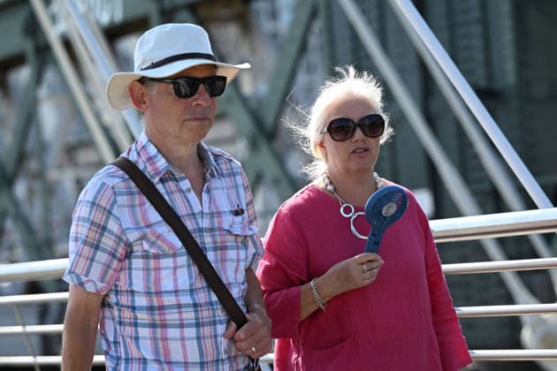 Temperatures expected to reach 35C in UK amid severe summer heatwave LONDON, UK - JULY 29: People carry hand fans to cool off as London experiences warm weather during a heatwave in London, United Kingdom, on July 29, 2026. The UK Health Security Agency (UKHSA) issued an amber heat-health alert for London, with temperatures expected to reach up to 35 degrees Celsius (95 Fahrenheit) in the southeastern and eastern regions of the country. Rasid Necati Aslim Anadolu London United Kingdom. Editorial use only. Please get in touch for any other usage.  Copyright: x2026xAnadoluxRasidxNecatixAslimx