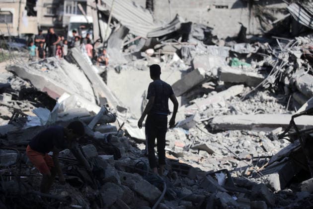 Aftermath of Israeli Airstrike In Gaza Palestinians inspect damage following an Israeli strike on the Al-Muttaqin Mosque in Gaza City on July 29, 2026. Gaza remains subject to daily violence, with both the Israeli military and Hamas accusing one another of violating the truce in effect since October 10. The conflict has flattened swathes of the territory, displaced most of the population at least once, and left hundreds of thousands of people living in tents and temporary shelters. Gaza Palestine  Copyright: xMajdixFathix originalFilename: fathi-notitle260728_npIlp.jpg