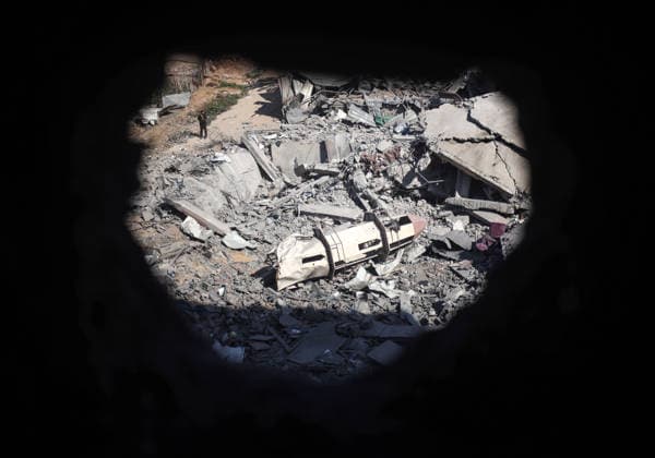 Aftermath of Israeli Airstrike In Gaza Palestinians inspect damage following an Israeli strike on the Al-Muttaqin Mosque in Gaza City on July 29, 2026. Gaza remains subject to daily violence, with both the Israeli military and Hamas accusing one another of violating the truce in effect since October 10. The conflict has flattened swathes of the territory, displaced most of the population at least once, and left hundreds of thousands of people living in tents and temporary shelters. Gaza Palestine  Copyright: xMajdixFathix originalFilename: fathi-notitle260729_np0DR.jpg