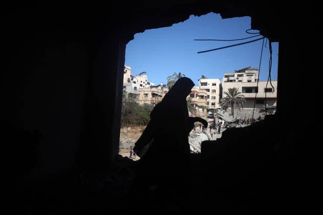 Aftermath of Israeli Airstrike In Gaza A Palestinian inspects his home following an Israeli airstrike on Al-Muttaqin Mosque in Gaza City, on July 29, 2026. Gaza remains subject to daily violence, with both the Israeli military and Hamas accusing one another of violating the truce in effect since October 10. The war flattened swathes of the territory, displaced most of the population at least once, and left hundreds of thousands of people living in tents and temporary shelters. Gaza Palestine  Copyright: xMajdixFathix originalFilename: fathi-notitle260729_npky6.jpg