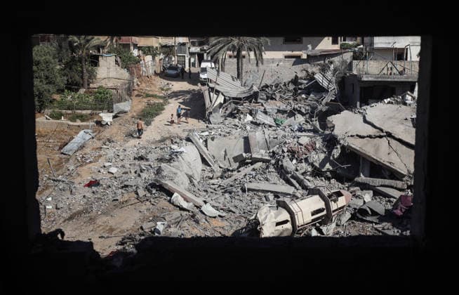 Aftermath of Israeli Airstrike In Gaza Palestinians inspect damage following an Israeli strike on the Al-Muttaqin Mosque in Gaza City on July 29, 2026. Gaza remains subject to daily violence, with both the Israeli military and Hamas accusing one another of violating the truce in effect since October 10. The conflict has flattened swathes of the territory, displaced most of the population at least once, and left hundreds of thousands of people living in tents and temporary shelters. Gaza Palestine  Copyright: xMajdixFathix originalFilename: fathi-notitle260729_npmot.jpg