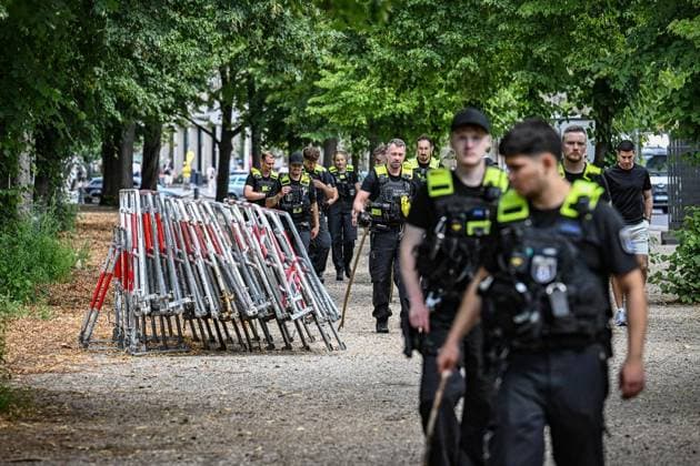 Anschag in Berlin- Polizei sucht weiter nach Beweismitteln ** NUR FÜR REDAKTIONELLE ZWECKE ** EDITORIAL USE ONLY **<p>Anschag in Berlin- Polizei sucht weiter im Tiergarten nach Beweismitteln, fotografiert am 29.07.2026 in Berlin. Berlin Berlin Berlin Copyright: MaurizioxGambarini *** Anschag in Berlin: Police Continue Search for Evidence ** FOR EDITORIAL USE ONLY ** EDITORIAL USE ONLY ** p Police continue to search for evidence in the Tiergarten in Berlin, photographed on July 29, 2026, in Berlin Berlin Berlin Berlin Copyright MaurizioxGambarini Copyright: MaurizioxGambarini doc86xcpi4otki1lnret1g6q ,EDITORIAL USE ONLY
