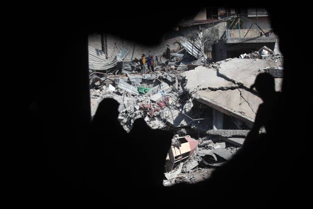 Aftermath of Israeli Airstrike In Gaza A Palestinian inspects his home following an Israeli airstrike on Al-Muttaqin Mosque in Gaza City, on July 29, 2026. Gaza remains subject to daily violence, with both the Israeli military and Hamas accusing one another of violating the truce in effect since October 10. The war flattened swathes of the territory, displaced most of the population at least once, and left hundreds of thousands of people living in tents and temporary shelters. Gaza Palestine  Copyright: xMajdixFathix originalFilename: fathi-notitle260728_npBRf.jpg