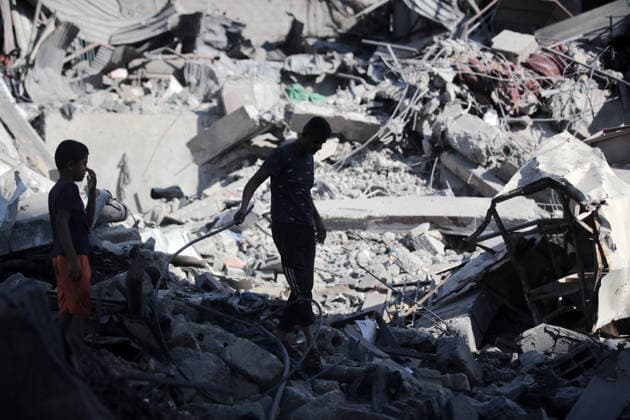 Aftermath of Israeli Airstrike In Gaza Palestinians inspect damage following an Israeli strike on the Al-Muttaqin Mosque in Gaza City on July 29, 2026. Gaza remains subject to daily violence, with both the Israeli military and Hamas accusing one another of violating the truce in effect since October 10. The conflict has flattened swathes of the territory, displaced most of the population at least once, and left hundreds of thousands of people living in tents and temporary shelters. Gaza Palestine  Copyright: xMajdixFathix originalFilename: fathi-notitle260728_nppjU.jpg