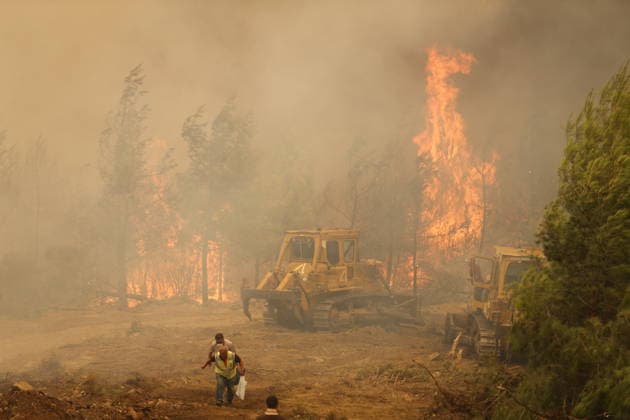 Firefighting efforts continue to contain forest fire in Turkiye s Mugla MUGLA, TURKIYE - JULY 29: Firefighting efforts continue by air and land to contain a forest fire that broke out in Seydikemer district of Mugla, Turkiye, on July 29, 2026. Fatih Hepokur Anadolu Mugla Turkey. Editorial use only. Please get in touch for any other usage.  Copyright: x2026xAnadoluxFatihxHepokurx