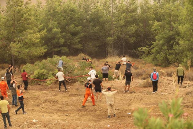 Firefighting efforts continue to contain forest fire in Turkiye s Mugla MUGLA, TURKIYE - JULY 29: Firefighting efforts continue by air and land to contain a forest fire that broke out in Seydikemer district of Mugla, Turkiye, on July 29, 2026. Fatih Hepokur Anadolu Mugla Turkey. Editorial use only. Please get in touch for any other usage.  Copyright: x2026xAnadoluxFatihxHepokurx