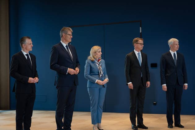Bundespräsident händigt Entlassungs- und Ernennungsurkunden aus Berlin, Amtssitz am Spreebogen, Bundespräsident Carsten Linnemann, Ernennung, Bundesgesundheitsminister Nina Warken, Entlassung, Bundesgesundheitsministerin Patrick Schnieder, Entlassung, Bundesverkehrsminister Steffen Bilger, Ernennung, Bundesverkehrsminister Kanzleramtsministerin, Ernennung, Nina Warken Kanzleramtsminister, Entlassung, Thorsten Frei Berlin Berlin GER *** Federal President Presents Letters of Dismissal and Appointment Berlin, Official Residence at Spreebogen, Federal President Carsten Linnemann, Appointment, Federal Minister of Health Nina Warken, Dismissal, Federal Minister of Health Patrick Schnieder, Dismissal, Federal Minister of Transportat