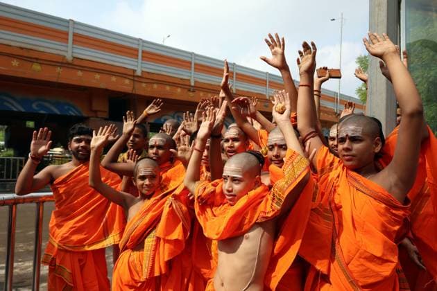 Followers of Jyotir Math Celebrate Guru Purnima in Prayagraj PRAYAGRAJ, INDIA JULY 29, 2026: Swami Vasudevanand Saraswati, one of Hinduism s foremost religious leaders and the Shankaracharya of Jyotir Math (Jyotish Peeth), one of the four principal monastic institutions established by the 8th-century philosopher Adi Shankaracharya, offers prayers to the institution s founder during the Guru Purnima festival in Prayagraj, India. Guru Purnima is observed by Hindus, Buddhists and Jains to honor spiritual teachers and is marked by prayers, religious ceremonies and acts of devotion. Prayagraj India Copyright: x xJitendraxPrakashx xJNAxPressx