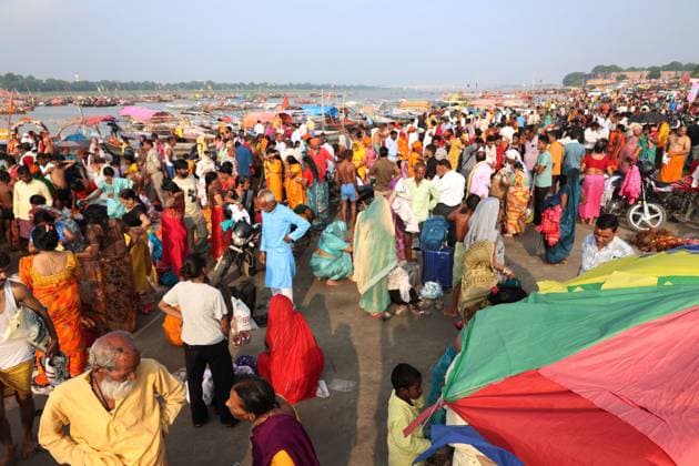 Hindu Devotees Mark Guru Purnima with Ritual Bathing in Prayagraj PRAYAGRAJ, INDIA JULY 29, 2026: Hindu devotees take a holy dip at the Sangam, the confluence of the Ganges, Yamuna and the mythical Saraswati rivers, during the Guru Purnima festival in Prayagraj, India. Guru Purnima is observed by Hindus, Buddhists and Jains to honor spiritual teachers and marks a day of prayer, ritual bathing and religious gatherings. Prayagraj India Copyright: x xJitendraxPrakashx xJNAxPressx