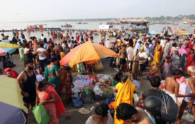 Hindu Devotees Mark Guru Purnima with Ritual Bathing in Prayagraj PRAYAGRAJ, INDIA JULY 29, 2026: Hindu devotees take a holy dip at the Sangam, the confluence of the Ganges, Yamuna and the mythical Saraswati rivers, during the Guru Purnima festival in Prayagraj, India. Guru Purnima is observed by Hindus, Buddhists and Jains to honor spiritual teachers and marks a day of prayer, ritual bathing and religious gatherings. Prayagraj India Copyright: x xJitendraxPrakashx xJNAxPressx