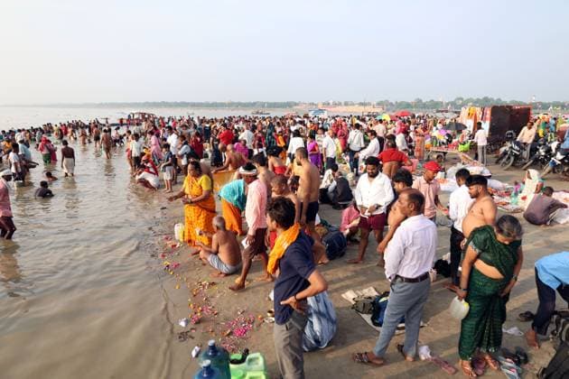 Hindu Devotees Mark Guru Purnima with Ritual Bathing in Prayagraj PRAYAGRAJ, INDIA JULY 29, 2026: Hindu devotees take a holy dip at the Sangam, the confluence of the Ganges, Yamuna and the mythical Saraswati rivers, during the Guru Purnima festival in Prayagraj, India. Guru Purnima is observed by Hindus, Buddhists and Jains to honor spiritual teachers and marks a day of prayer, ritual bathing and religious gatherings. Prayagraj India Copyright: x xJitendraxPrakashx xJNAxPressx