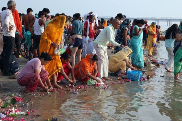 Hindu Devotees Mark Guru Purnima with Ritual Bathing in Prayagraj PRAYAGRAJ, INDIA JULY 29, 2026: Hindu devotees take a holy dip at the Sangam, the confluence of the Ganges, Yamuna and the mythical Saraswati rivers, during the Guru Purnima festival in Prayagraj, India. Guru Purnima is observed by Hindus, Buddhists and Jains to honor spiritual teachers and marks a day of prayer, ritual bathing and religious gatherings. Prayagraj India Copyright: x xJitendraxPrakashx xJNAxPressx