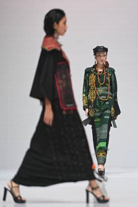 (260729) -- JAKARTA, July 29, 2026 -- Models present creations during the Indonesia Fashion Week 2026 at the Jakarta International Convention Center in Jakarta, Indonesia, July 29, 2026. ) INDONESIA-JAKARTA-FASHION WEEK 2026 VerixSanovri 