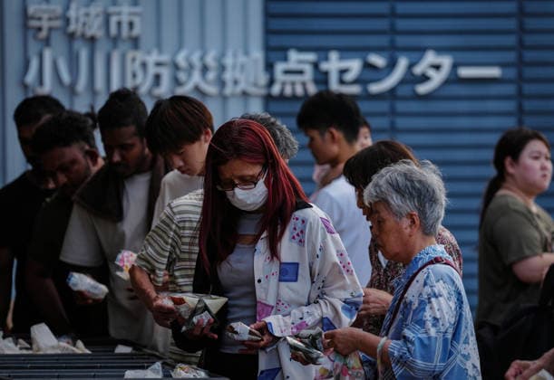 (260729) -- KUMAMOTO, July 29, 2026 -- People rest at a temporary shelter in Uki City, Kumamoto Prefecture, Japan, July 29, 2026. An earthquake with a magnitude of 7.1 struck Kumamoto Prefecture in southwestern Japan at 4:27 p.m. on Tuesday, wreaking havoc as authorities continued search and rescue operations amid reports of deaths, missing people, collapsed buildings, power outages and traffic disruptions. ) (SpotNews) JAPAN-KUMAMOTO-EARTHQUAKE-TEMPORARY SHELTER JiaxHaocheng 