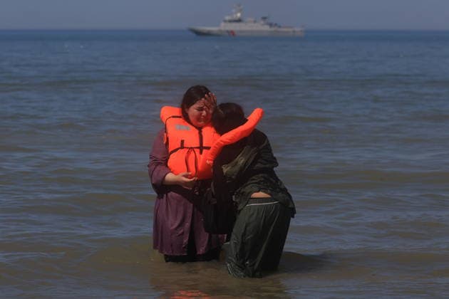 Migrants rescued from water during English Channel crossing attempt in France HARDELOT, FRANCE - JULY 29: Migrants are rescued from the water after attempting to cross the English Channel aboard an inflatable boat at Hardelot-Plage in northern France on July 29, 2026. Marcin Nowak Anadolu Hardelot France. Editorial use only. Please get in touch for any other usage.  Copyright: x2026xAnadoluxMarcinxNowakx