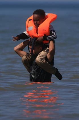 Migrants rescued from water during English Channel crossing attempt in France HARDELOT, FRANCE - JULY 29: Migrants are rescued from the water after attempting to cross the English Channel aboard an inflatable boat at Hardelot-Plage in northern France on July 29, 2026. Marcin Nowak Anadolu Hardelot France. Editorial use only. Please get in touch for any other usage.  Copyright: x2026xAnadoluxMarcinxNowakx