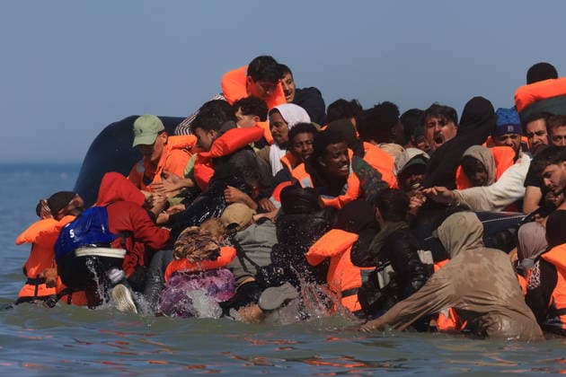 Migrants rescued from water during English Channel crossing attempt in France HARDELOT, FRANCE - JULY 29: Migrants are rescued from the water after attempting to cross the English Channel aboard an inflatable boat at Hardelot-Plage in northern France on July 29, 2026. Marcin Nowak Anadolu Hardelot France. Editorial use only. Please get in touch for any other usage.  Copyright: x2026xAnadoluxMarcinxNowakx