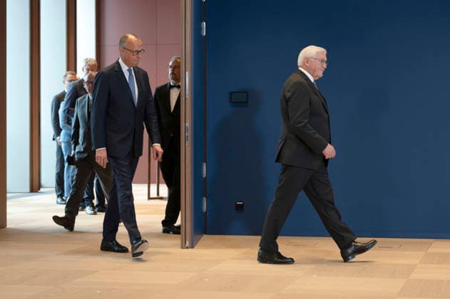 Friedrich Merz und Frank-Walter Steinmeier bei der Aushändigung von Entlassungs- und Ernennungsurkunden durch den Bundespräsidenten im Amtssitz am Spreebogen. Berlin, 29.07.2026 *** Friedrich Merz and Frank Walter Steinmeier at the presentation of letters of dismissal and appointment by the Federal President at the official residence on the Spreebogen in Berlin, July 29, 2026 Foto:xB.xElmenthalerx xFuturexImagex ministerernennung_6704
