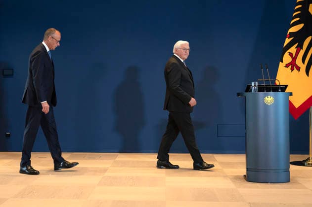 Friedrich Merz und Frank-Walter Steinmeier bei der Aushändigung von Entlassungs- und Ernennungsurkunden durch den Bundespräsidenten im Amtssitz am Spreebogen. Berlin, 29.07.2026 *** Friedrich Merz and Frank Walter Steinmeier at the presentation of letters of dismissal and appointment by the Federal President at the official residence on the Spreebogen in Berlin, July 29, 2026 Foto:xB.xElmenthalerx xFuturexImagex ministerernennung_6705