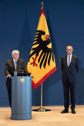 Frank-Walter Steinmeier und Friedrich Merz bei der Aushändigung von Entlassungs- und Ernennungsurkunden durch den Bundespräsidenten im Amtssitz am Spreebogen. Berlin, 29.07.2026 *** Frank Walter Steinmeier and Friedrich Merz at the presentation of letters of dismissal and appointment by the Federal President at his official residence on the Spreebogen in Berlin, July 29, 2026 Foto:xB.xElmenthalerx xFuturexImagex ministerernennung_6707