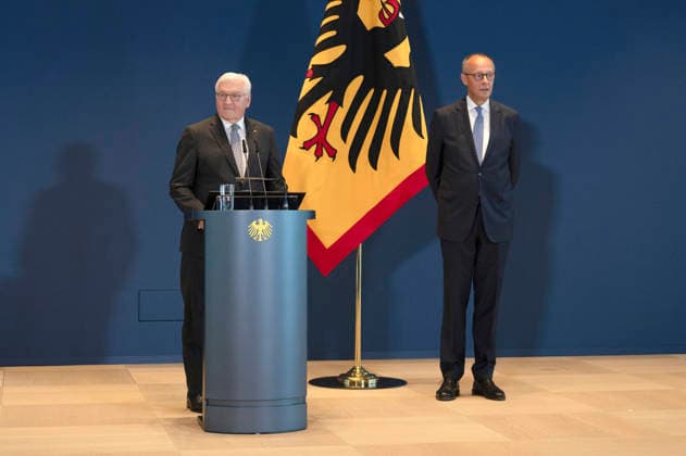 Frank-Walter Steinmeier und Friedrich Merz bei der Aushändigung von Entlassungs- und Ernennungsurkunden durch den Bundespräsidenten im Amtssitz am Spreebogen. Berlin, 29.07.2026 *** Frank Walter Steinmeier and Friedrich Merz at the presentation of letters of dismissal and appointment by the Federal President at his official residence on the Spreebogen in Berlin, July 29, 2026 Foto:xB.xElmenthalerx xFuturexImagex ministerernennung_6708