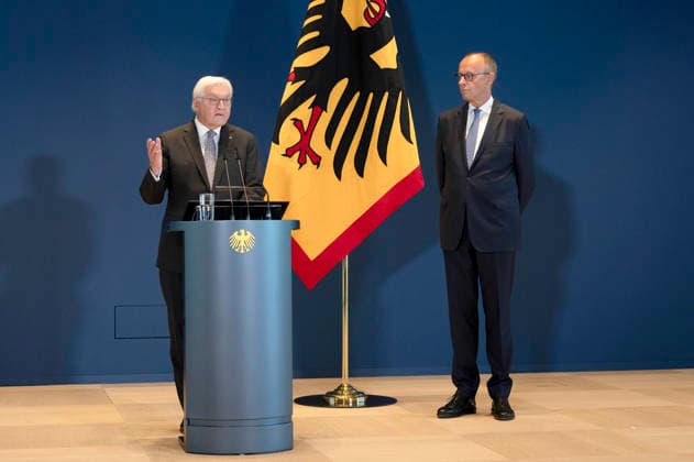 Frank-Walter Steinmeier und Friedrich Merz bei der Aushändigung von Entlassungs- und Ernennungsurkunden durch den Bundespräsidenten im Amtssitz am Spreebogen. Berlin, 29.07.2026 *** Frank Walter Steinmeier and Friedrich Merz at the presentation of letters of dismissal and appointment by the Federal President at his official residence on the Spreebogen in Berlin, July 29, 2026 Foto:xB.xElmenthalerx xFuturexImagex ministerernennung_6709