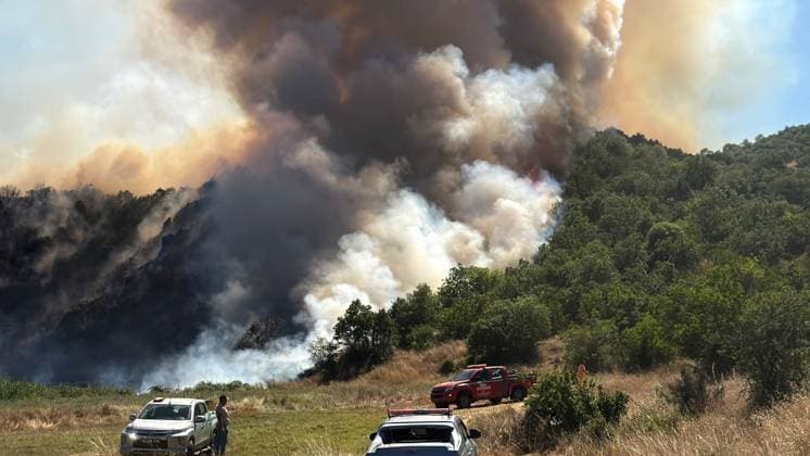 Firefighting efforts continue in Turkiye s Kutahya KUTAHYA, TURKIYE - JULY 29: Smoke rises from the fire area while firefighters and Turkish General Directorate of Forestry teams continue their efforts to extinguish the fire that broke out in the forest area from air and land in the Domanic district of Kutahya, Turkiye on July 29, 2026. Serdar Yigit Anadolu Kutahya Turkey. Editorial use only. Please get in touch for any other usage.  Copyright: x2026xAnadoluxSerdarxYigitx