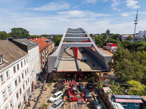 Transport der neuen Sternbrücke am Mittwoch, den 29.07.2026 ** NUR FÜR REDAKTIONELLE ZWECKE ** EDITORIAL USE ONLY **<p>Transport der neuen Sternbrücke am Mittwoch, den 29.07.2026< p> <p>Drohnenbilder Drohnenbild Drohnenaufnahme< p> Kultur, Kunst, Unterhaltung Hamburg Copyright: AndrexBruns *** Transport of the new Sternbrücke on Wednesday, July 29, 2026 ** FOR EDITORIAL PURPOSES ONLY ** EDITORIAL USE ONLY ** p Transport of the new Sternbrücke on Wednesday, July 29, 2026 p p Drone footage Drone image Drone shot p Culture, Art, Entertainment Hamburg Copyright AndrexBruns Copyright: AndrexBruns doc86xekkj3nqv9e3wivvj ,EDITORIAL USE ONLY