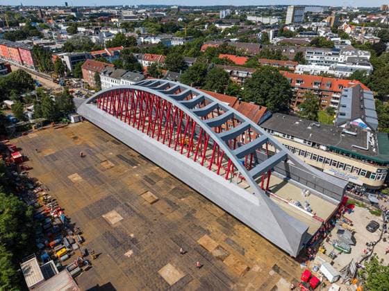 Transport der neuen Sternbrücke am Mittwoch, den 29.07.2026 ** NUR FÜR REDAKTIONELLE ZWECKE ** EDITORIAL USE ONLY **<p>Transport der neuen Sternbrücke am Mittwoch, den 29.07.2026< p> <p>Drohnenbilder Drohnenbild Drohnenaufnahme< p> Kultur, Kunst, Unterhaltung Hamburg Copyright: AndrexBruns *** Transport of the new Sternbrücke on Wednesday, July 29, 2026 ** FOR EDITORIAL PURPOSES ONLY ** EDITORIAL USE ONLY ** p Transport of the new Sternbrücke on Wednesday, July 29, 2026 p p Drone footage Drone image Drone shot p Culture, Art, Entertainment Hamburg Copyright AndrexBruns Copyright: AndrexBruns doc86xekm38dsl1m6g1s1gxu ,EDITORIAL USE ONLY
