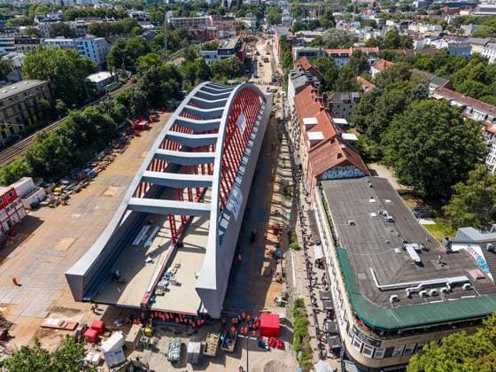 Transport der neuen Sternbrücke am Mittwoch, den 29.07.2026 ** NUR FÜR REDAKTIONELLE ZWECKE ** EDITORIAL USE ONLY **<p>Transport der neuen Sternbrücke am Mittwoch, den 29.07.2026< p> <p>Drohnenbilder Drohnenbild Drohnenaufnahme< p> Kultur, Kunst, Unterhaltung Hamburg Copyright: AndrexBruns *** Transport of the new Sternbrücke on Wednesday, July 29, 2026 ** FOR EDITORIAL PURPOSES ONLY ** EDITORIAL USE ONLY ** p Transport of the new Sternbrücke on Wednesday, July 29, 2026 p p Drone footage Drone image Drone shot p Culture, Art, Entertainment Hamburg Copyright AndrexBruns Copyright: AndrexBruns doc86xekn93kwp15083cvvj ,EDITORIAL USE ONLY