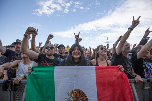 Das 35. Wacken Open Air ist offiziell eröffnet. Heute um 15 Uhr und 30 Minuten eröffnete das sonnigste Wacken Open Air seit Jahren seine Tore und das Infield für zehntausende Fans, die vor die Bühnen stürmten. Wacken Wacken open Air Schleswig Holstein Deutschland IVDJ7307 *** The 35th Wacken Open Air is officially open. Today at 3:30 p.m., the sunniest Wacken Open Air in years opened its gates and the infield to tens of thousands of fans, who rushed toward the stages Wacken Wacken Open Air Schleswig-Holstein Germany IVDJ7307