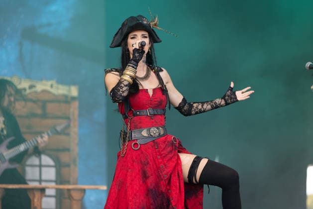 Das 35. Wacken Open Air ist offiziell eröffnet. Heute um 15 Uhr und 30 Minuten eröffnete das sonnigste Wacken Open Air seit Jahren seine Tore und das Infield für zehntausende Fans, die vor die Bühnen stürmten. Vision of Atlantis war eine der ersten Bands des Festivals am Mittwoch Wacken Wacken open Air Schleswig Holstein Deutschland _5DL8632 *** The 35th Wacken Open Air is officially open. Today at 3:30 p.m., the sunniest Wacken Open Air in years opened its gates and the infield to tens of thousands of fans, who rushed to the stages. Vision of Atlantis was one of the first bands to perform at the festival on Wednesday. Wacken, Wacken Open Air, Schleswig-Holstein, Germany, 5DL8632