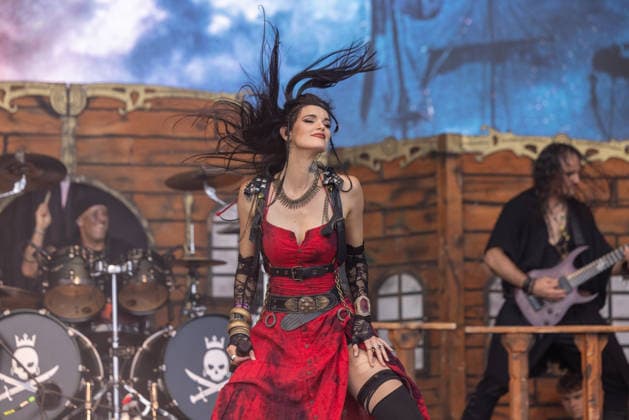 Das 35. Wacken Open Air ist offiziell eröffnet. Heute um 15 Uhr und 30 Minuten eröffnete das sonnigste Wacken Open Air seit Jahren seine Tore und das Infield für zehntausende Fans, die vor die Bühnen stürmten. Vision of Atlantis war eine der ersten Bands des Festivals am Mittwoch Wacken Wacken open Air Schleswig Holstein Deutschland _5DL8718 *** The 35th Wacken Open Air is officially open. Today at 3:30 p.m., the sunniest Wacken Open Air in years opened its gates and the infield to tens of thousands of fans, who rushed to the stages. Vision of Atlantis was one of the first bands to perform at the festival on Wednesday. Wacken, Wacken Open Air, Schleswig-Holstein, Germany, 5DL8718