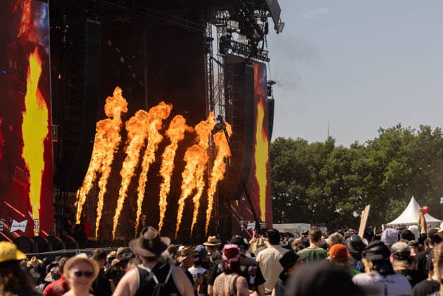 Das 35. Wacken Open Air ist offiziell eröffnet. Heute um 15 Uhr und 30 Minuten eröffnete das sonnigste Wacken Open Air seit Jahren seine Tore und das Infield für zehntausende Fans, die vor die Bühnen stürmten. Vision of Atlantis war eine der ersten Bands des Festivals am Mittwoch Wacken Wacken open Air Schleswig Holstein Deutschland _5DL8796 *** The 35th Wacken Open Air is officially open. Today at 3:30 p.m., the sunniest Wacken Open Air in years opened its gates and the infield to tens of thousands of fans, who rushed to the stages. Vision of Atlantis was one of the first bands to perform at the festival on Wednesday. Wacken, Wacken Open Air, Schleswig-Holstein, Germany, 5DL8796